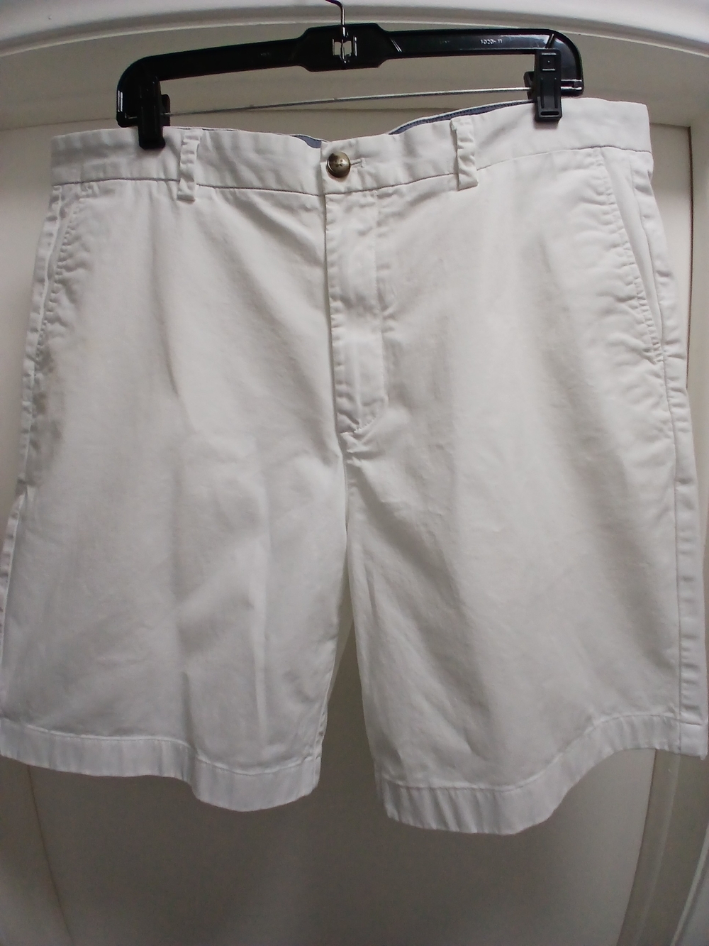 Vineyard Vines Men’s White Flat Front Cotton Shorts